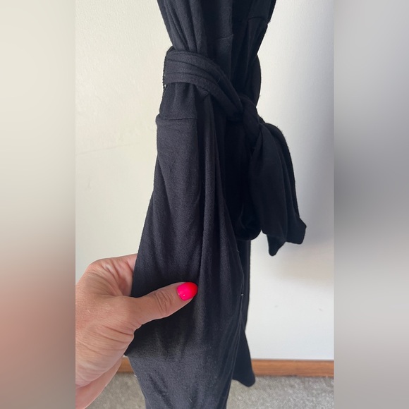 BCBGeneration Short Black Criss-Cross Back Dress Size S | Pockets | Gently Worn - Picture 4 of 7